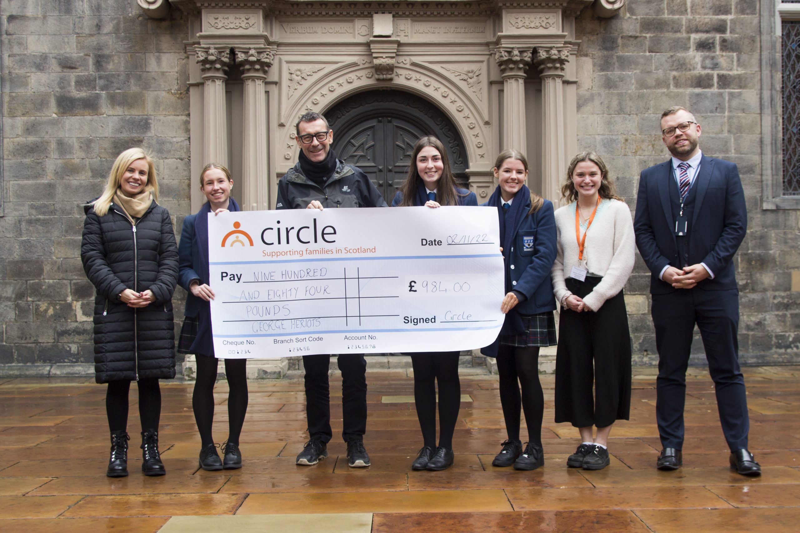 Heriots Students take part in the Edinburgh Kiltwalk! Circle