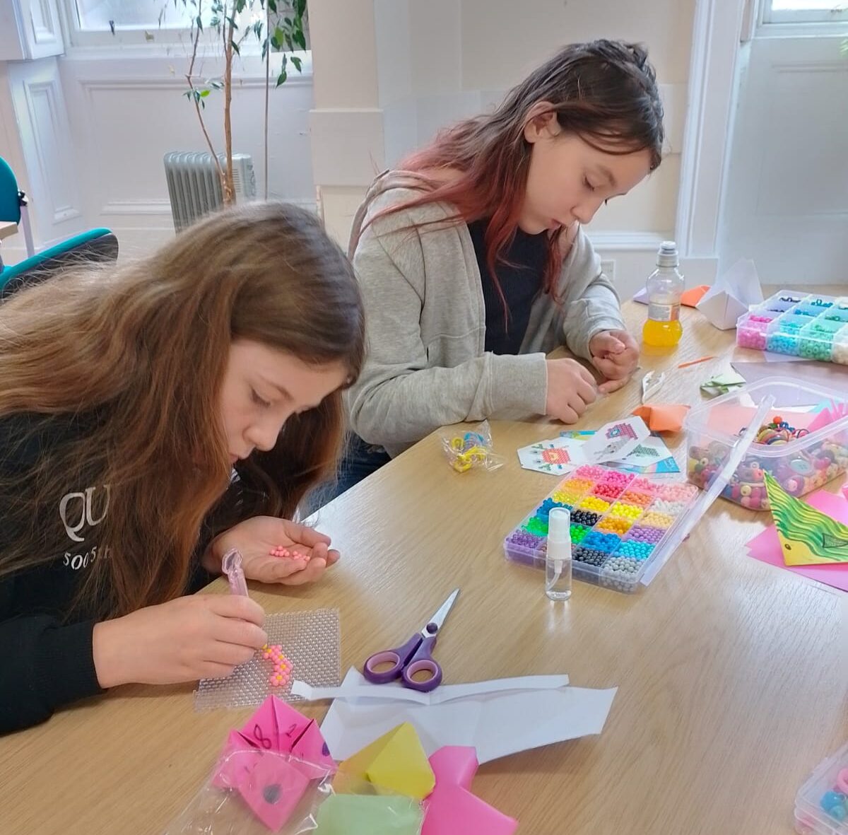 children making art